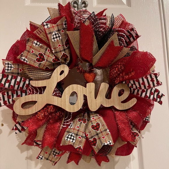 Valentine’s Deco Mesh & Burlaps Wreath “LOVE” Blk, RED & White handmade 20” Full - Picture 1 of 7